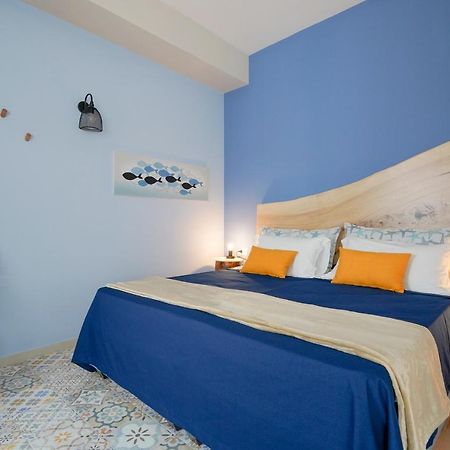 Mediterranea Apartment- Central Station - Free Wifi&Netflix Bari Bagian luar foto