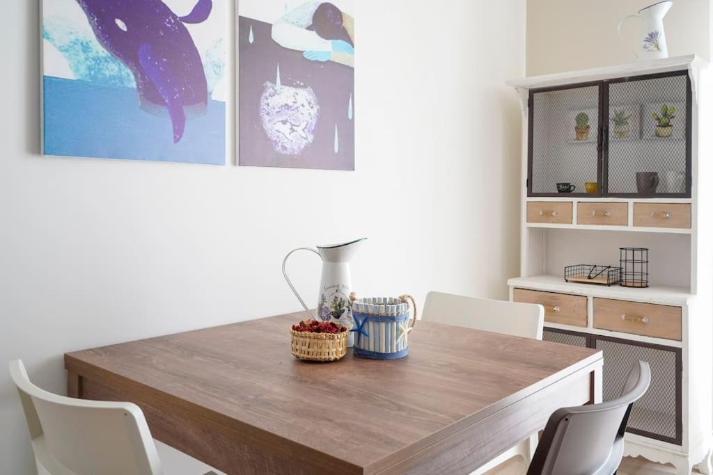 Mediterranea Apartment- Central Station - Free Wifi&Netflix Bari Bagian luar foto