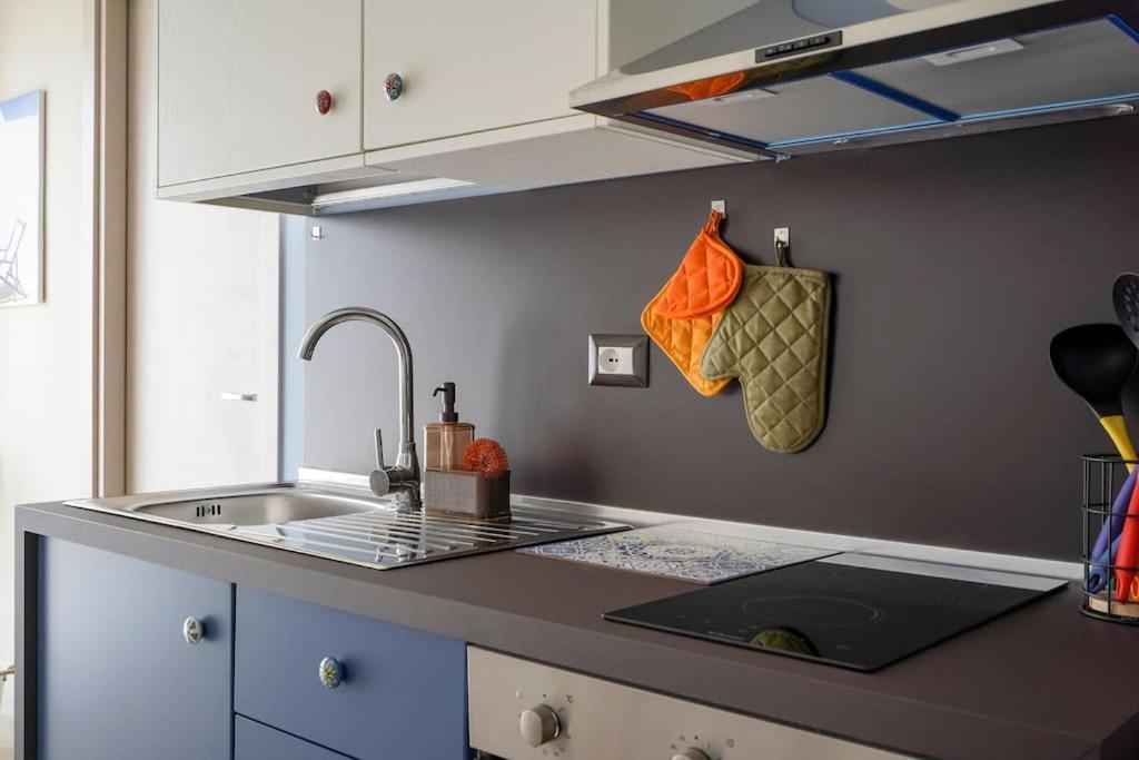 Mediterranea Apartment- Central Station - Free Wifi&Netflix Bari Bagian luar foto