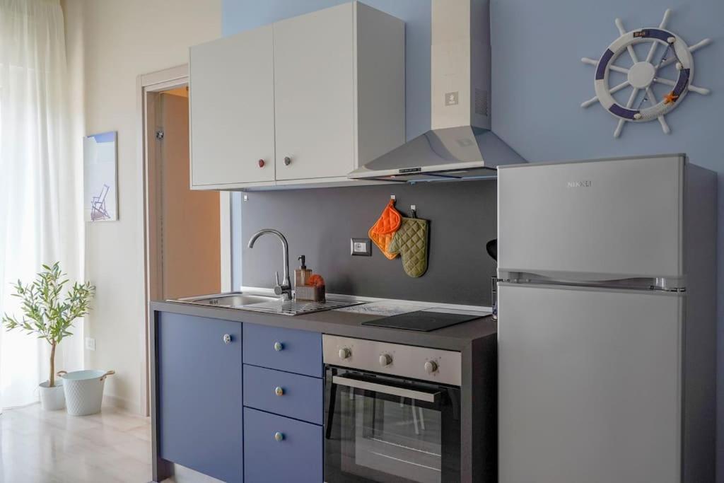Mediterranea Apartment- Central Station - Free Wifi&Netflix Bari Bagian luar foto