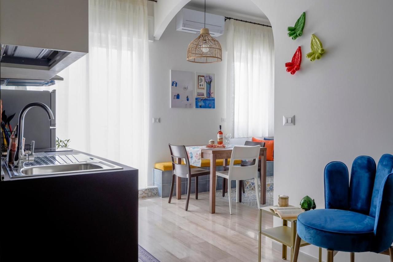 Mediterranea Apartment- Central Station - Free Wifi&Netflix Bari Bagian luar foto