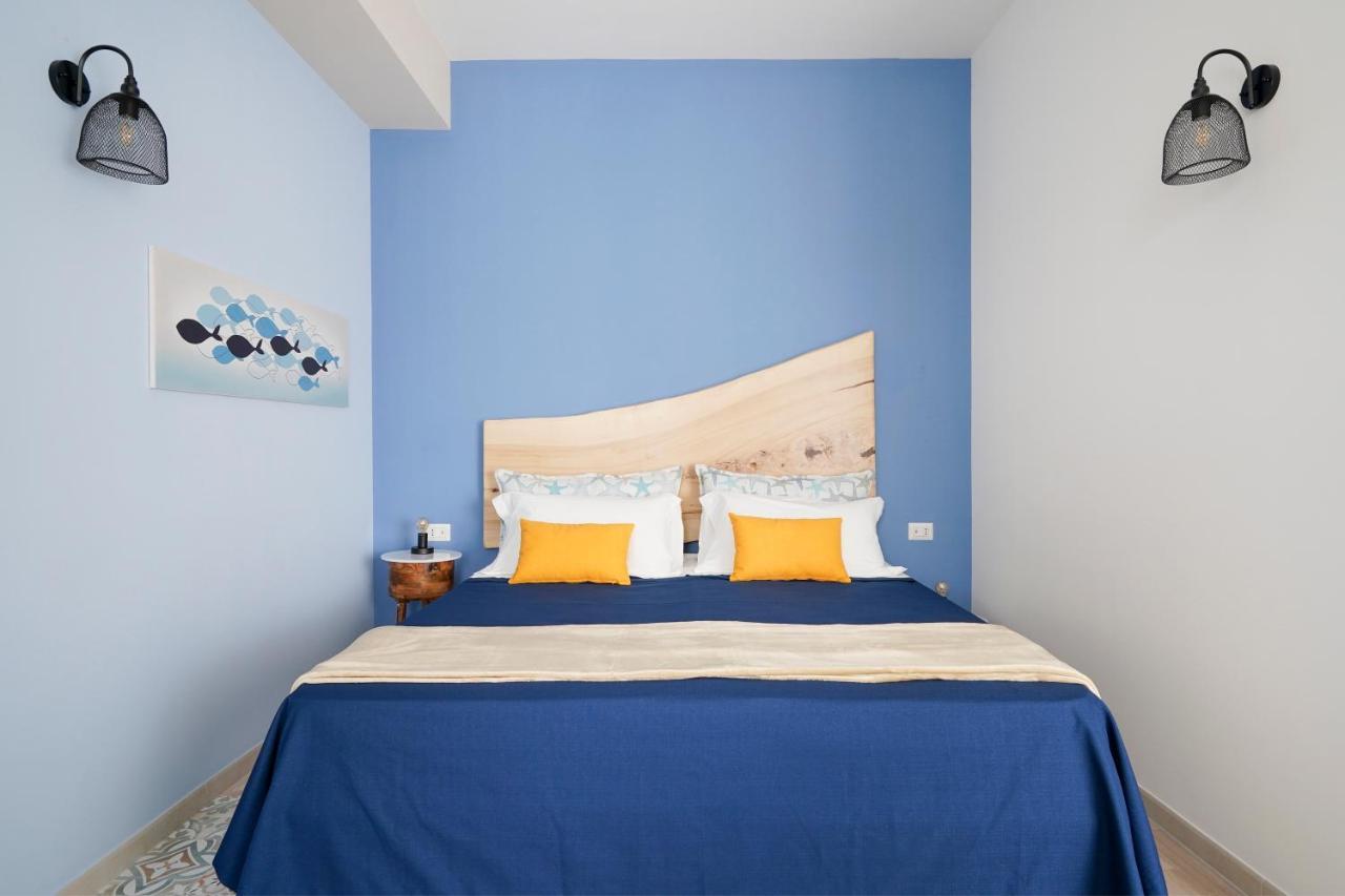 Mediterranea Apartment- Central Station - Free Wifi&Netflix Bari Bagian luar foto