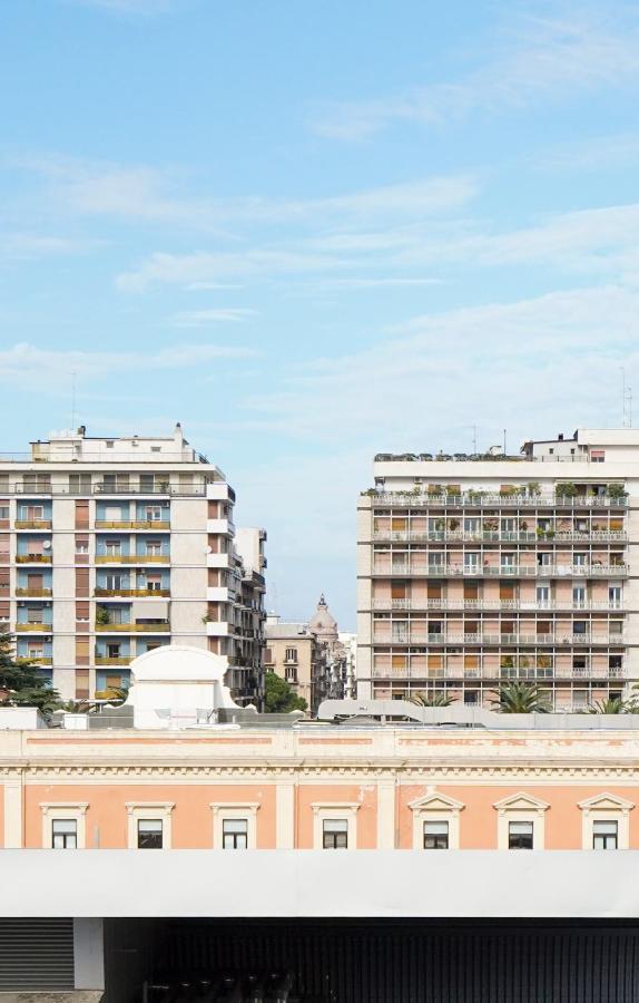 Mediterranea Apartment- Central Station - Free Wifi&Netflix Bari Bagian luar foto