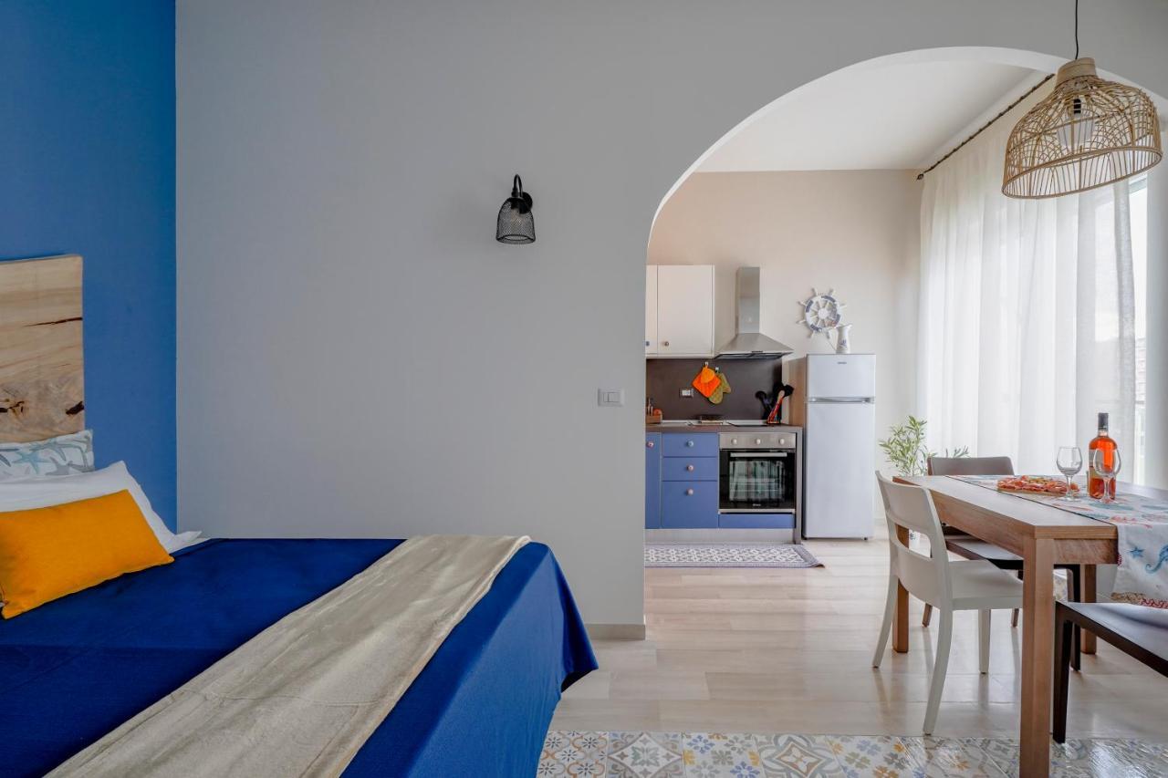 Mediterranea Apartment- Central Station - Free Wifi&Netflix Bari Bagian luar foto