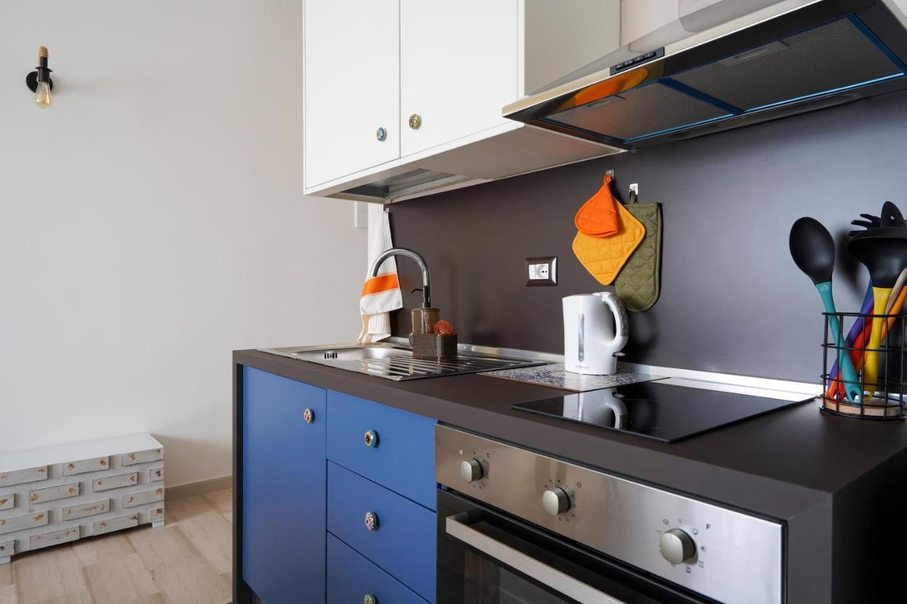 Mediterranea Apartment- Central Station - Free Wifi&Netflix Bari Bagian luar foto
