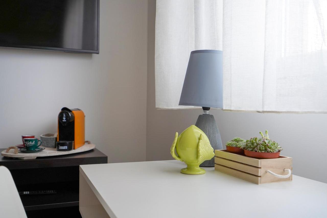 Mediterranea Apartment- Central Station - Free Wifi&Netflix Bari Bagian luar foto