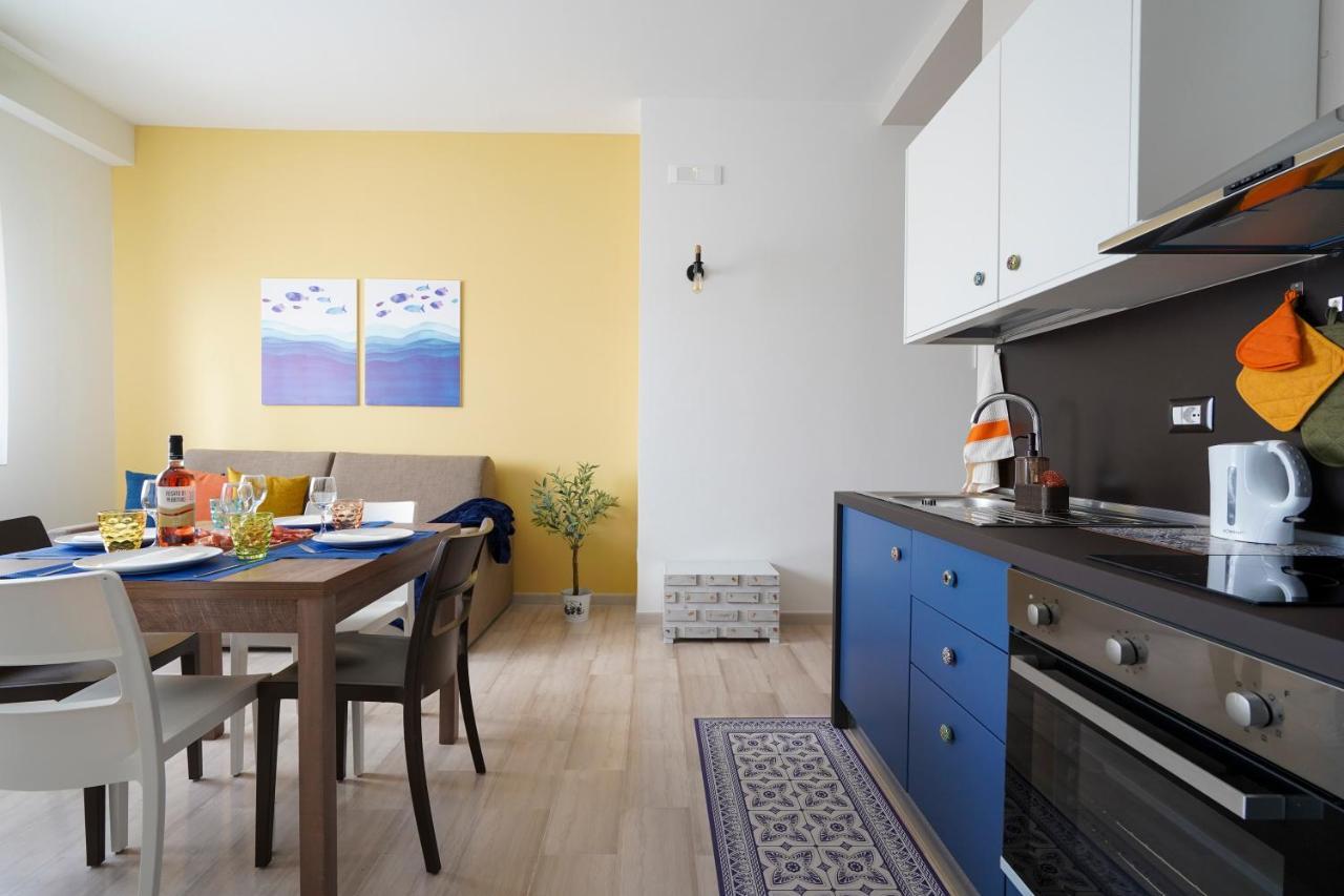 Mediterranea Apartment- Central Station - Free Wifi&Netflix Bari Bagian luar foto
