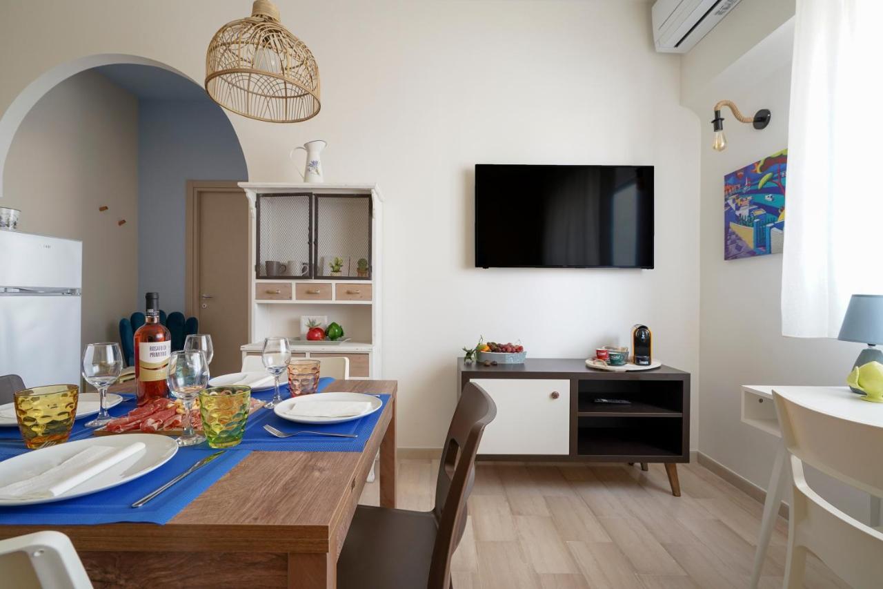 Mediterranea Apartment- Central Station - Free Wifi&Netflix Bari Bagian luar foto