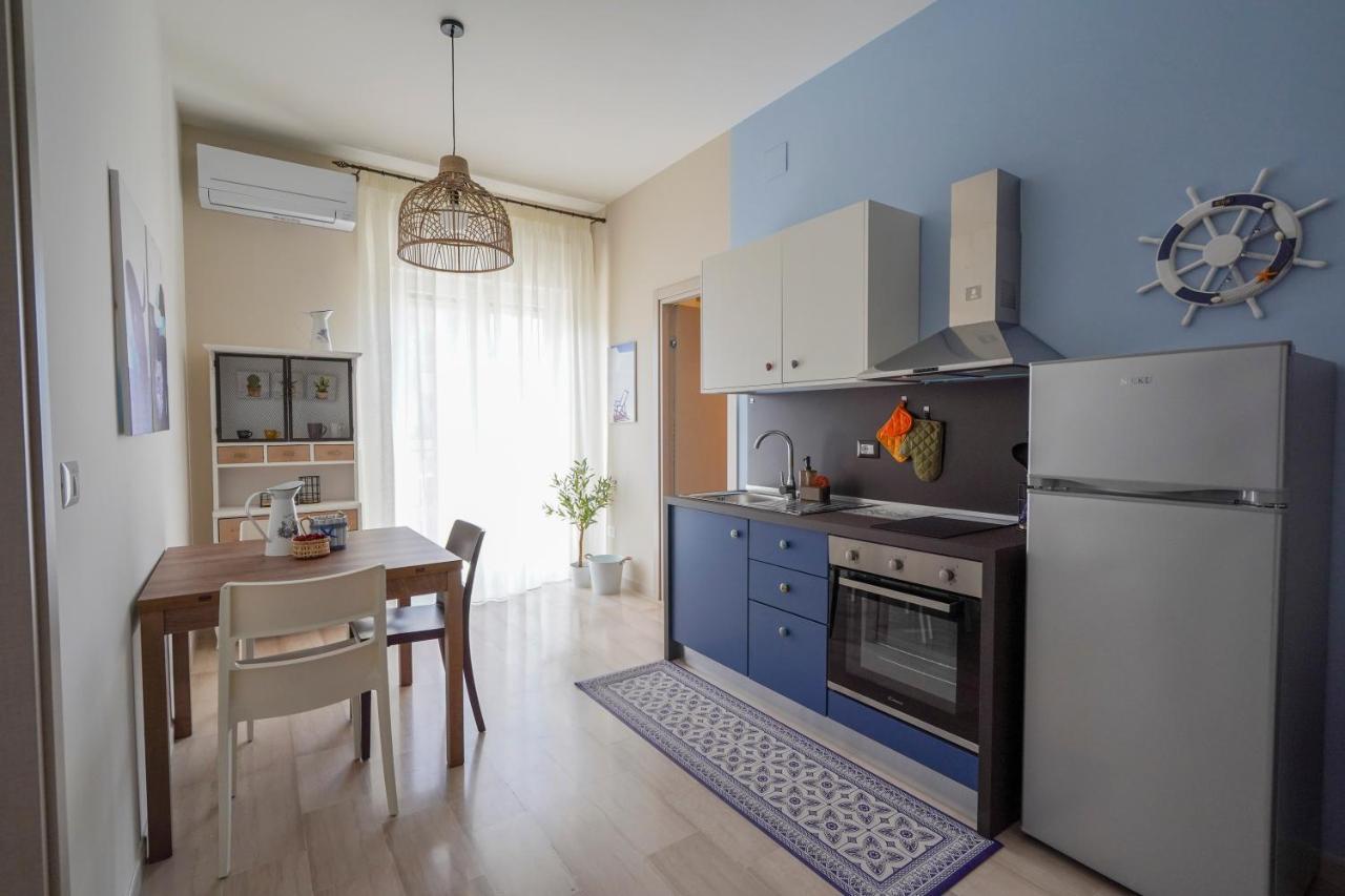 Mediterranea Apartment- Central Station - Free Wifi&Netflix Bari Bagian luar foto