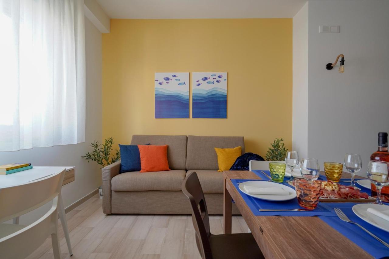 Mediterranea Apartment- Central Station - Free Wifi&Netflix Bari Bagian luar foto