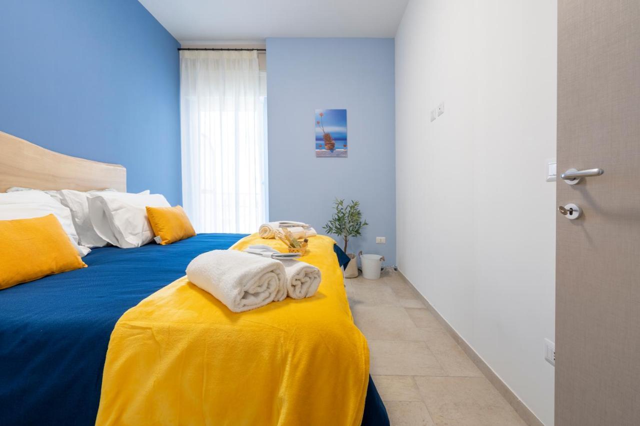 Mediterranea Apartment- Central Station - Free Wifi&Netflix Bari Bagian luar foto