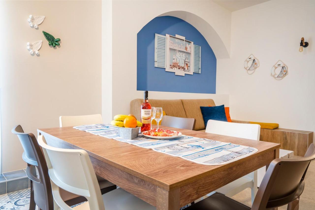 Mediterranea Apartment- Central Station - Free Wifi&Netflix Bari Bagian luar foto