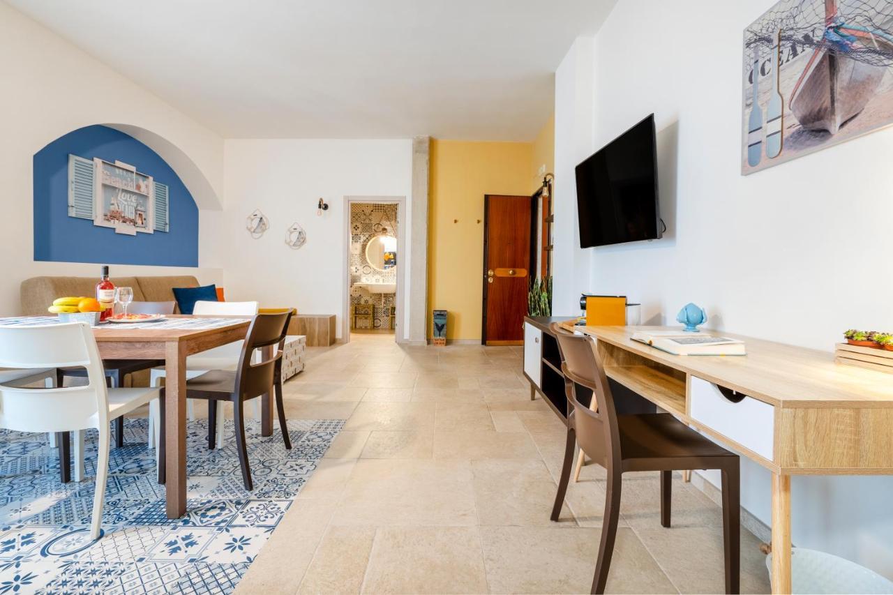 Mediterranea Apartment- Central Station - Free Wifi&Netflix Bari Bagian luar foto